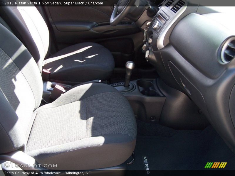 Super Black / Charcoal 2013 Nissan Versa 1.6 SV Sedan