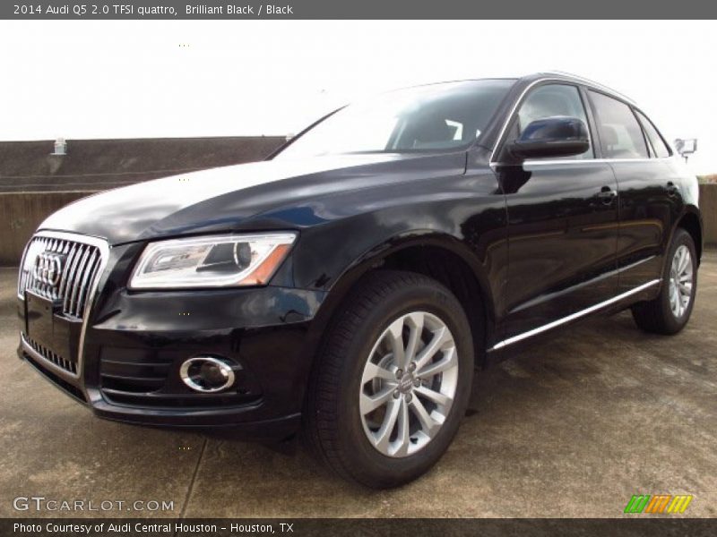Front 3/4 View of 2014 Q5 2.0 TFSI quattro