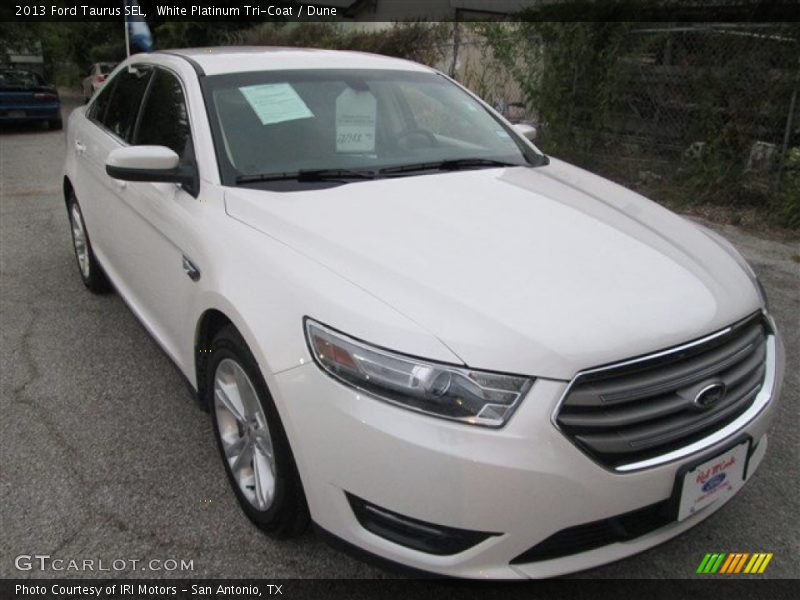 White Platinum Tri-Coat / Dune 2013 Ford Taurus SEL