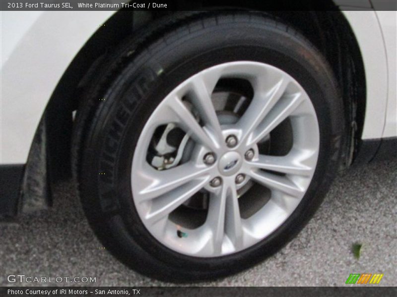 White Platinum Tri-Coat / Dune 2013 Ford Taurus SEL