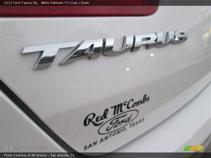 White Platinum Tri-Coat / Dune 2013 Ford Taurus SEL