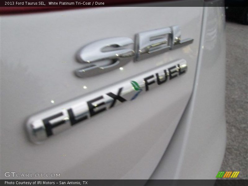 White Platinum Tri-Coat / Dune 2013 Ford Taurus SEL