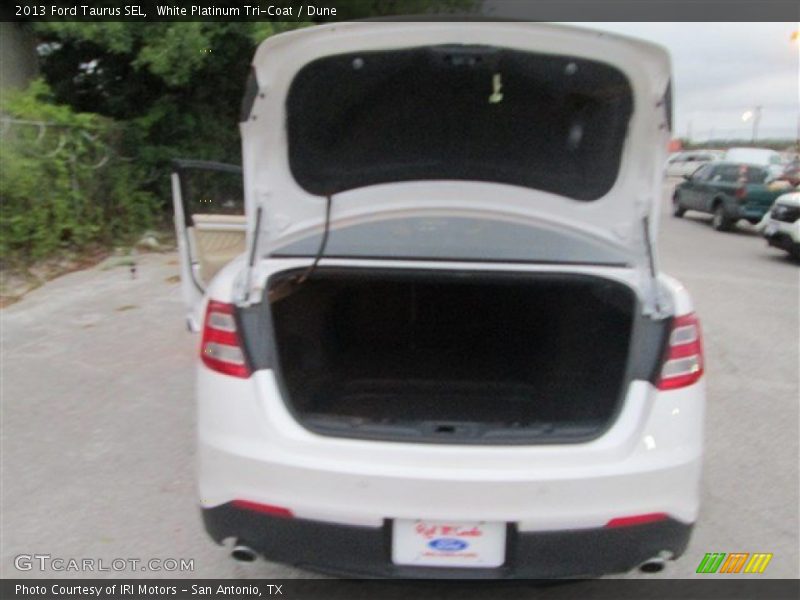 White Platinum Tri-Coat / Dune 2013 Ford Taurus SEL