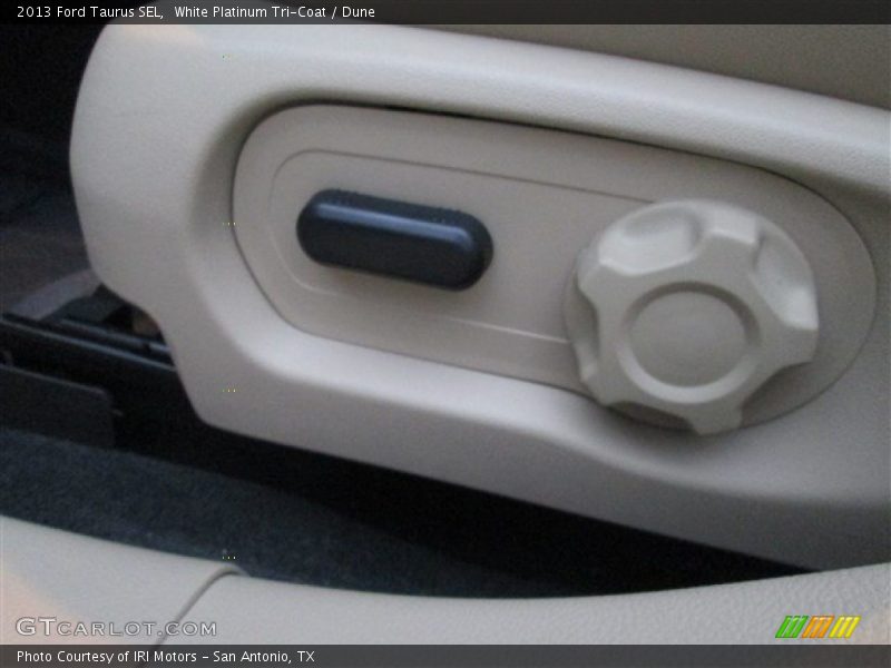 White Platinum Tri-Coat / Dune 2013 Ford Taurus SEL