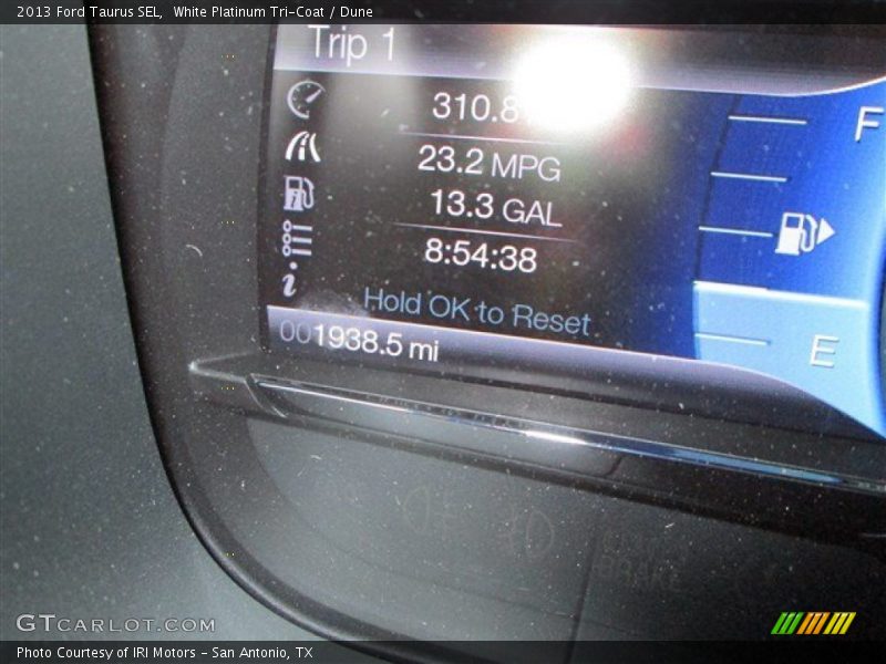 White Platinum Tri-Coat / Dune 2013 Ford Taurus SEL