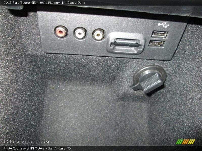 White Platinum Tri-Coat / Dune 2013 Ford Taurus SEL