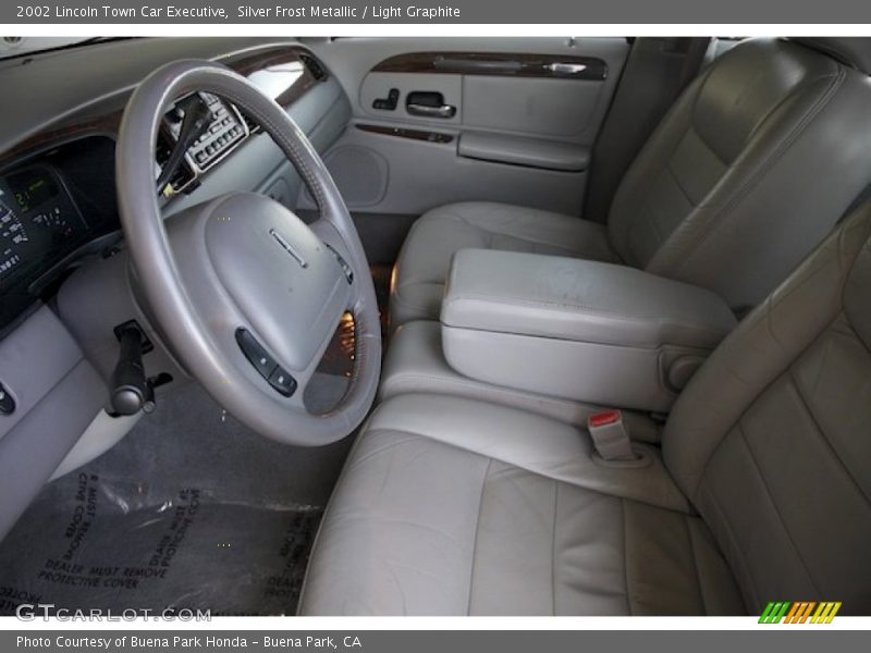 Silver Frost Metallic / Light Graphite 2002 Lincoln Town Car Executive