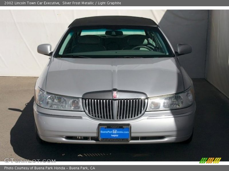 Silver Frost Metallic / Light Graphite 2002 Lincoln Town Car Executive