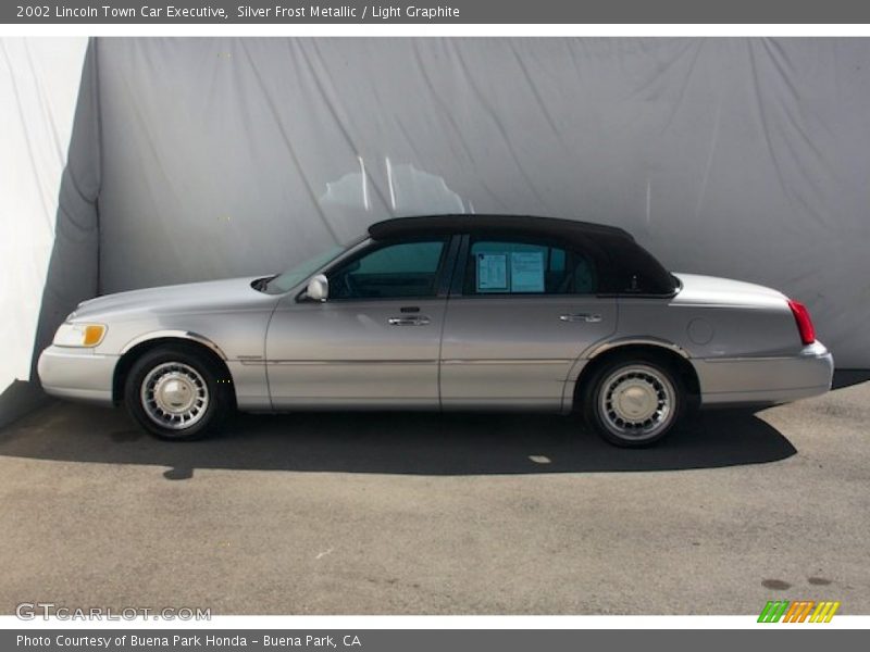 Silver Frost Metallic / Light Graphite 2002 Lincoln Town Car Executive