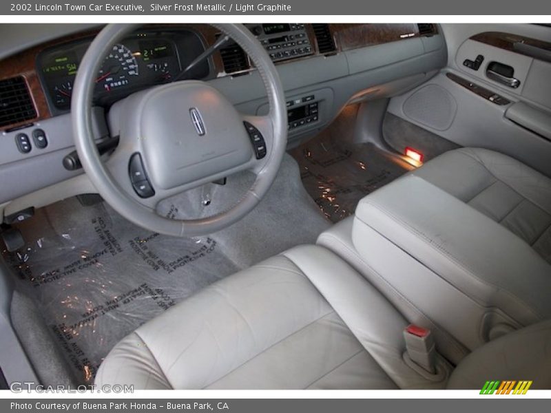 Silver Frost Metallic / Light Graphite 2002 Lincoln Town Car Executive