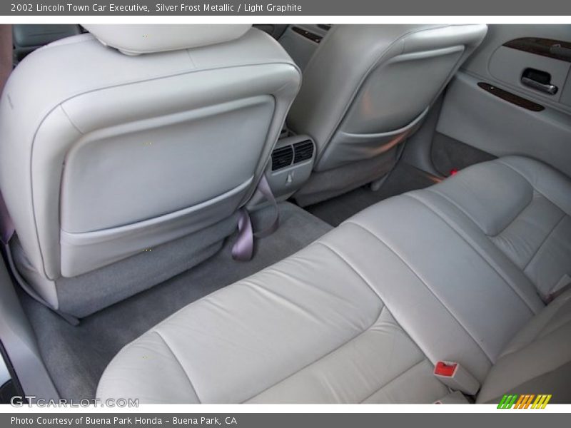 Silver Frost Metallic / Light Graphite 2002 Lincoln Town Car Executive