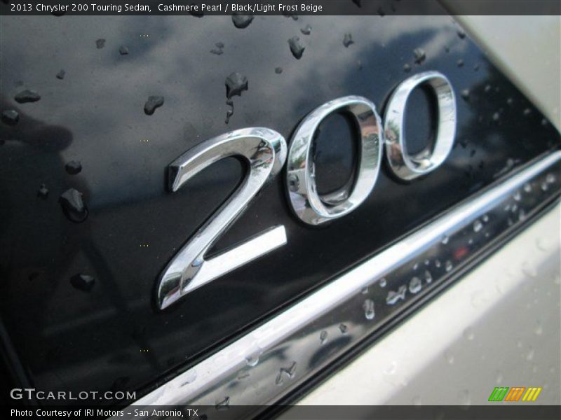 Cashmere Pearl / Black/Light Frost Beige 2013 Chrysler 200 Touring Sedan