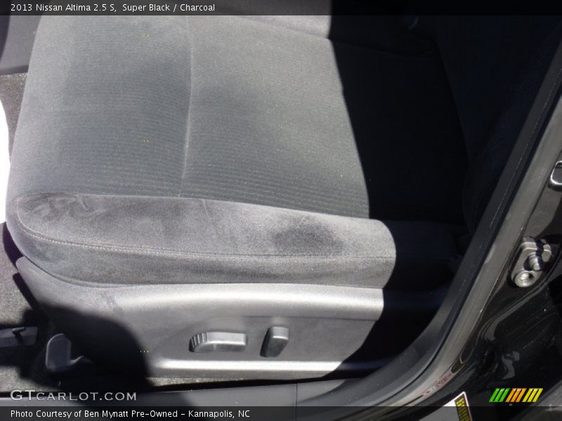 Super Black / Charcoal 2013 Nissan Altima 2.5 S