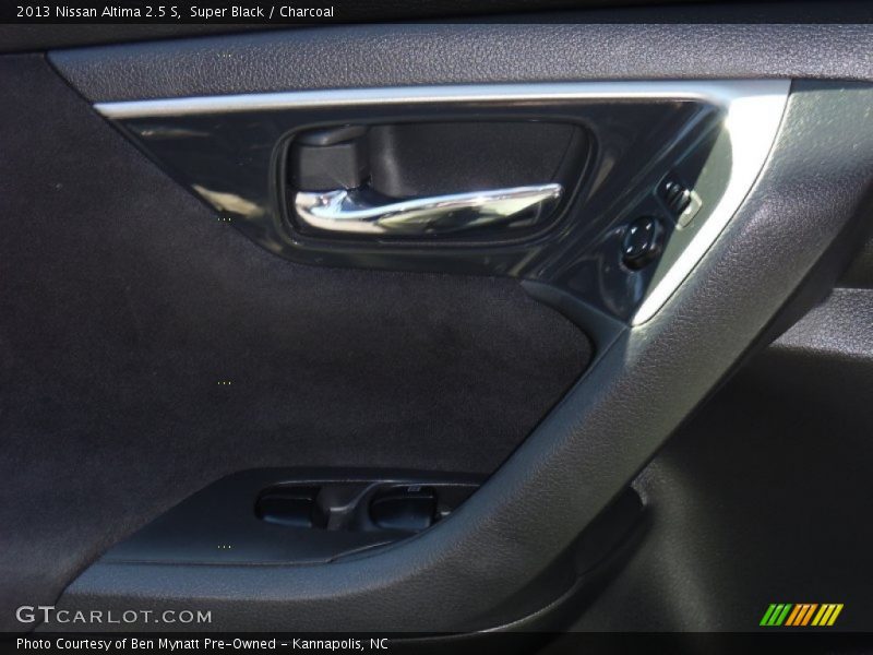 Super Black / Charcoal 2013 Nissan Altima 2.5 S