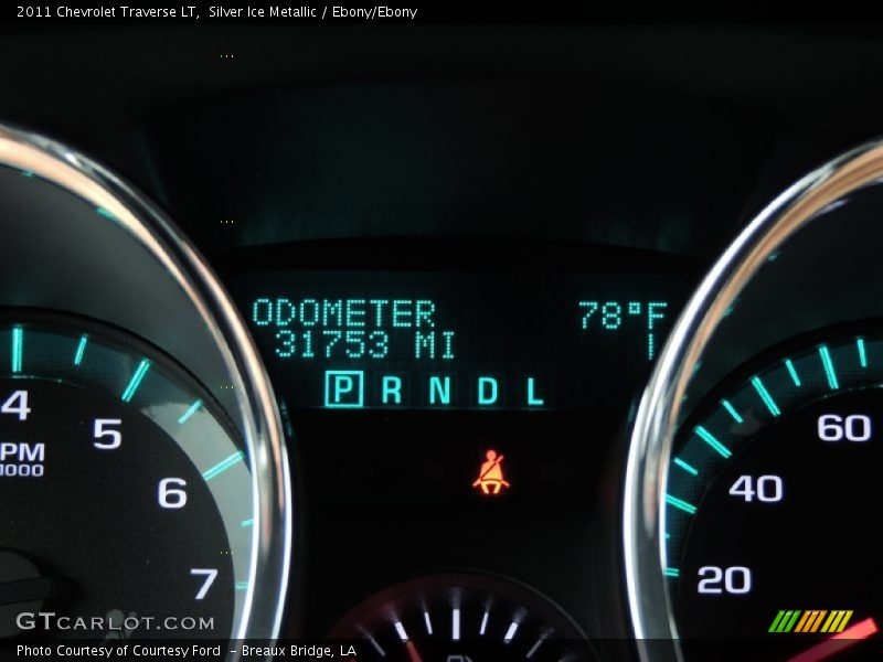 Silver Ice Metallic / Ebony/Ebony 2011 Chevrolet Traverse LT