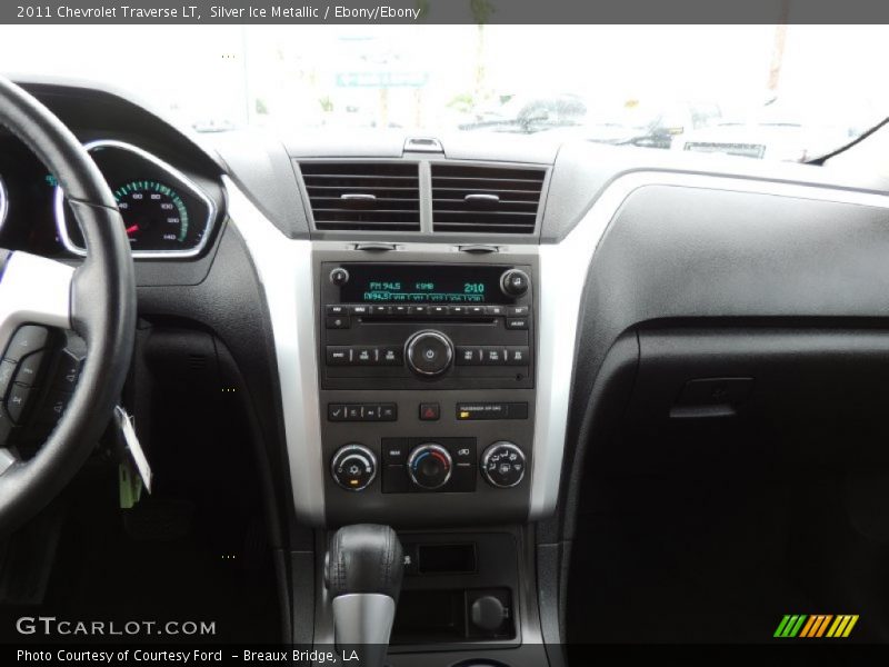 Silver Ice Metallic / Ebony/Ebony 2011 Chevrolet Traverse LT