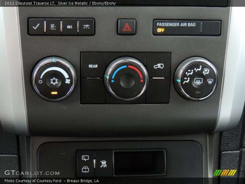 Silver Ice Metallic / Ebony/Ebony 2011 Chevrolet Traverse LT
