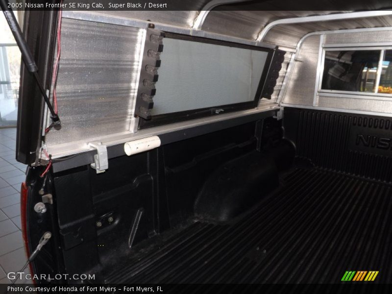 Super Black / Desert 2005 Nissan Frontier SE King Cab
