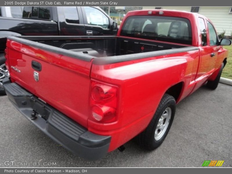 Flame Red / Medium Slate Gray 2005 Dodge Dakota ST Club Cab