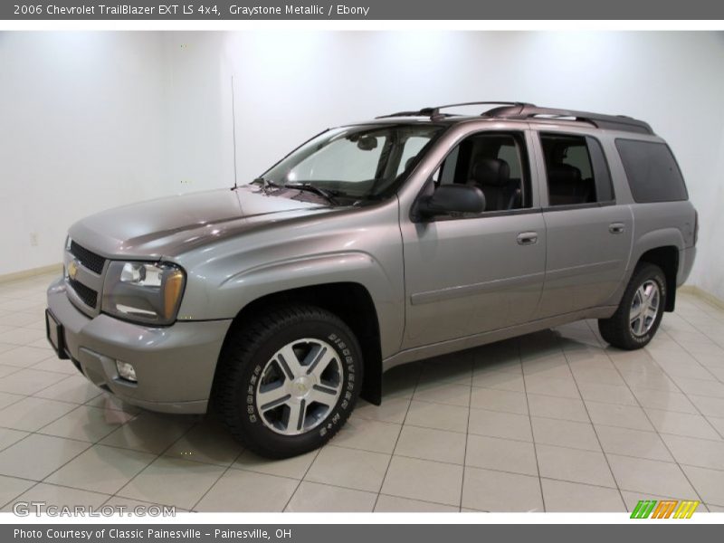 Front 3/4 View of 2006 TrailBlazer EXT LS 4x4