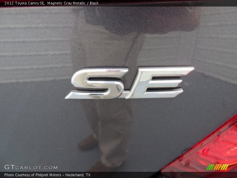Magnetic Gray Metallic / Black 2012 Toyota Camry SE