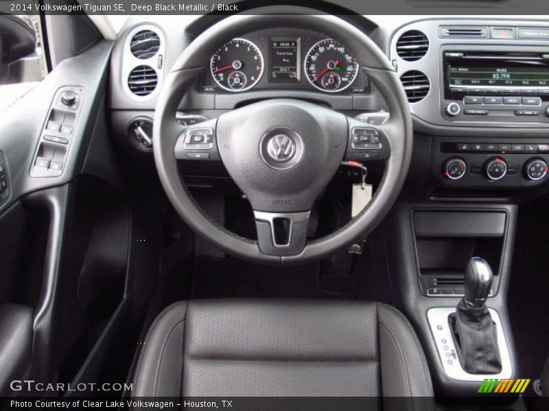 Deep Black Metallic / Black 2014 Volkswagen Tiguan SE