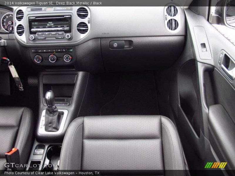 Deep Black Metallic / Black 2014 Volkswagen Tiguan SE