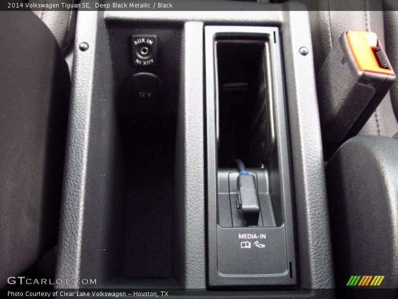 Deep Black Metallic / Black 2014 Volkswagen Tiguan SE