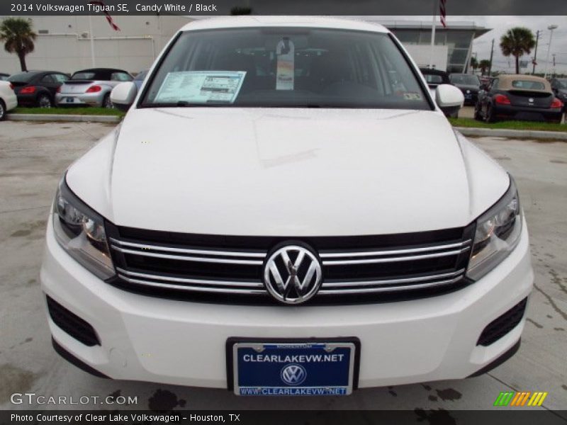 Candy White / Black 2014 Volkswagen Tiguan SE