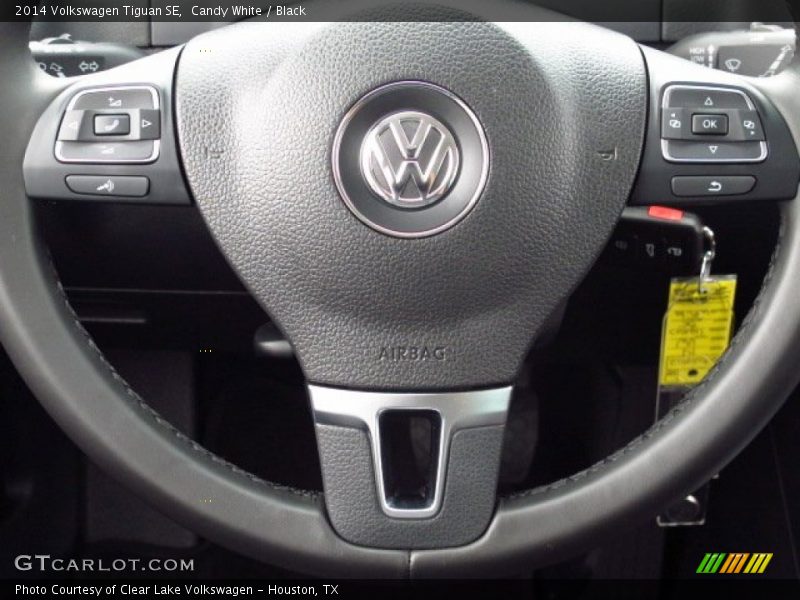 Candy White / Black 2014 Volkswagen Tiguan SE