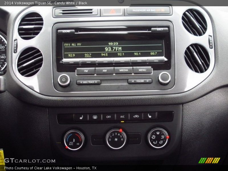 Candy White / Black 2014 Volkswagen Tiguan SE