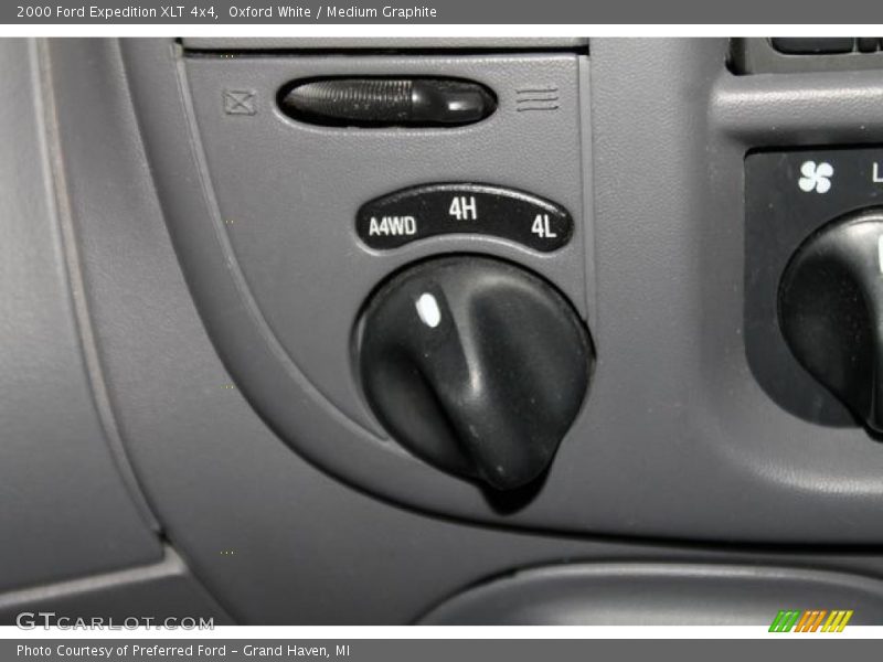 Oxford White / Medium Graphite 2000 Ford Expedition XLT 4x4