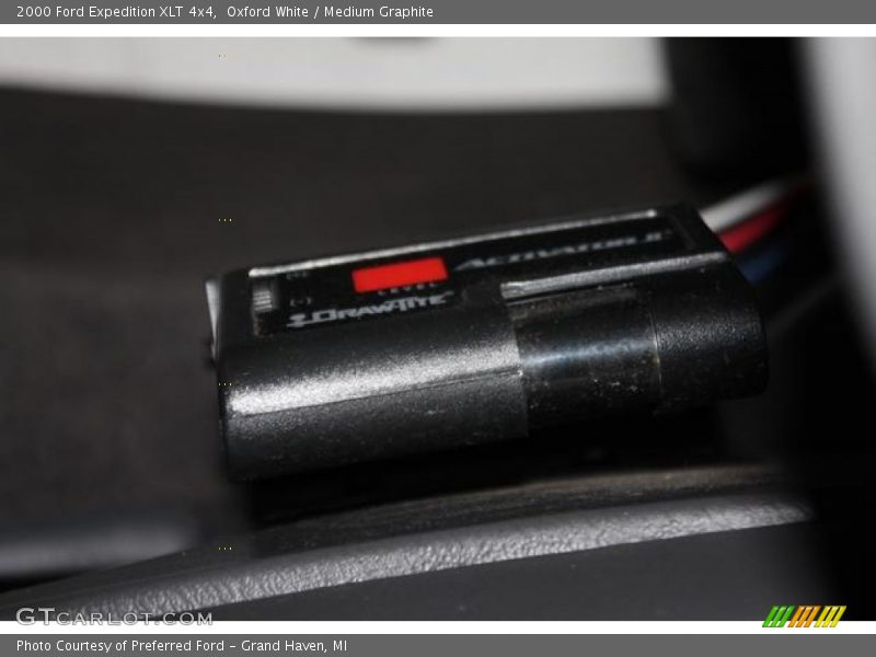 Oxford White / Medium Graphite 2000 Ford Expedition XLT 4x4