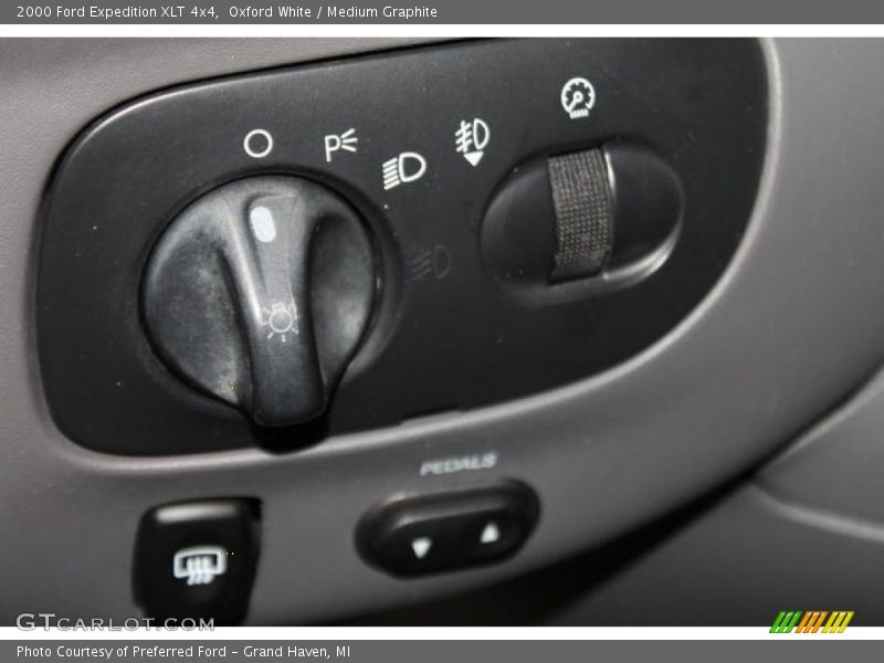 Oxford White / Medium Graphite 2000 Ford Expedition XLT 4x4