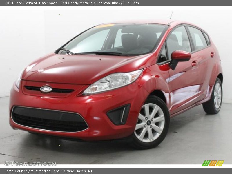 Red Candy Metallic / Charcoal Black/Blue Cloth 2011 Ford Fiesta SE Hatchback
