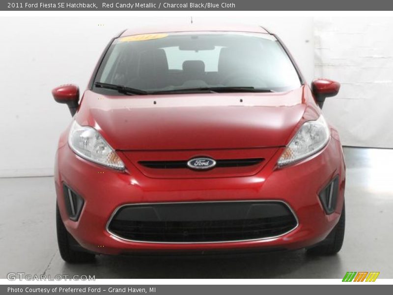 Red Candy Metallic / Charcoal Black/Blue Cloth 2011 Ford Fiesta SE Hatchback