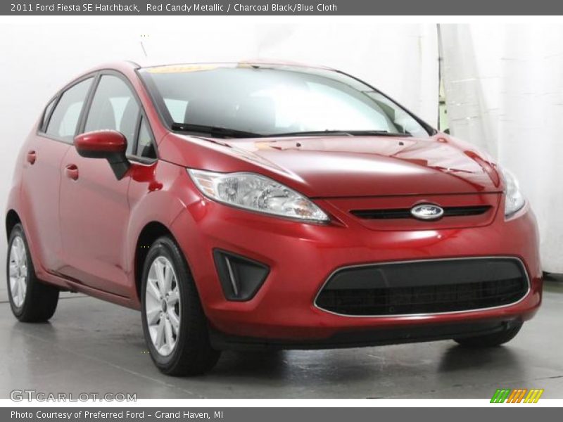 Red Candy Metallic / Charcoal Black/Blue Cloth 2011 Ford Fiesta SE Hatchback