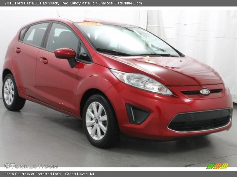 Red Candy Metallic / Charcoal Black/Blue Cloth 2011 Ford Fiesta SE Hatchback