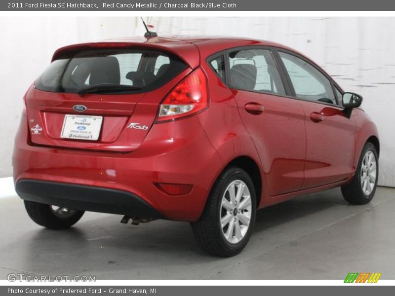 Red Candy Metallic / Charcoal Black/Blue Cloth 2011 Ford Fiesta SE Hatchback
