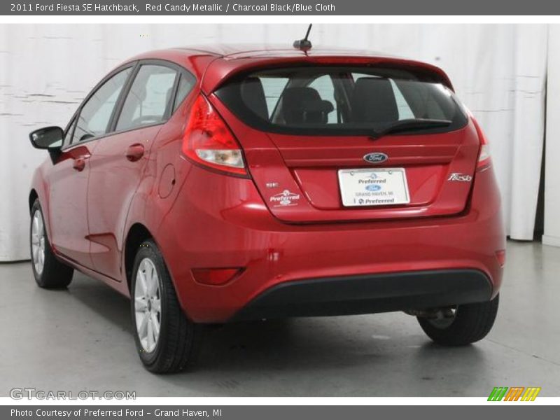 Red Candy Metallic / Charcoal Black/Blue Cloth 2011 Ford Fiesta SE Hatchback