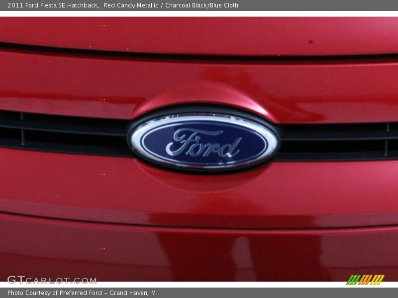 Red Candy Metallic / Charcoal Black/Blue Cloth 2011 Ford Fiesta SE Hatchback