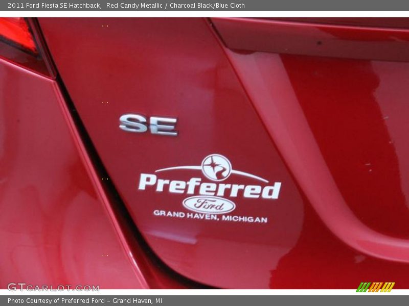 Red Candy Metallic / Charcoal Black/Blue Cloth 2011 Ford Fiesta SE Hatchback
