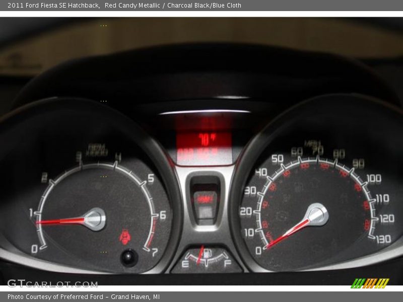 Red Candy Metallic / Charcoal Black/Blue Cloth 2011 Ford Fiesta SE Hatchback