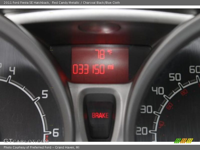Red Candy Metallic / Charcoal Black/Blue Cloth 2011 Ford Fiesta SE Hatchback