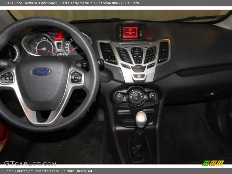 Red Candy Metallic / Charcoal Black/Blue Cloth 2011 Ford Fiesta SE Hatchback