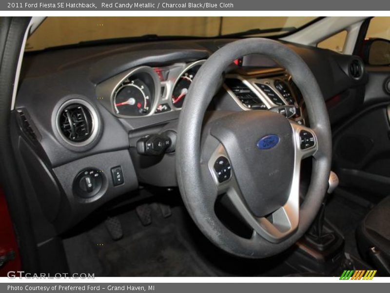 Red Candy Metallic / Charcoal Black/Blue Cloth 2011 Ford Fiesta SE Hatchback