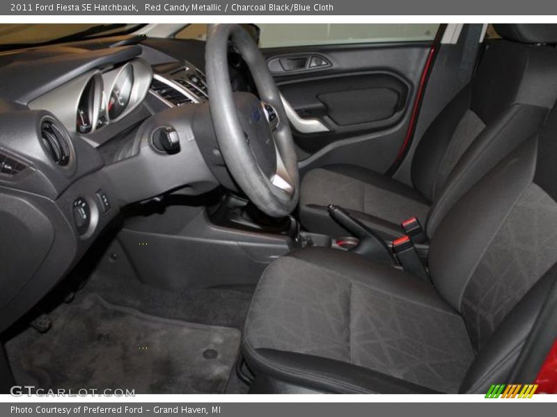 Red Candy Metallic / Charcoal Black/Blue Cloth 2011 Ford Fiesta SE Hatchback