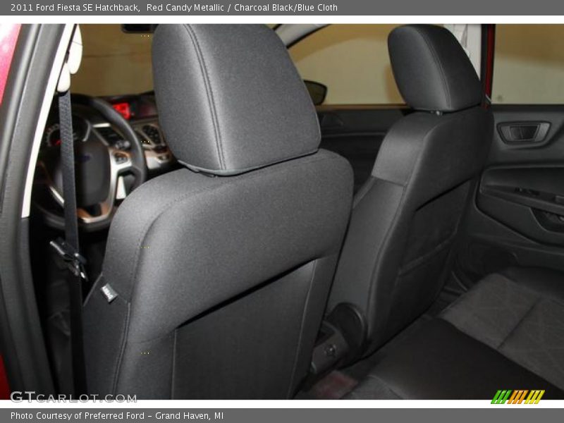 Red Candy Metallic / Charcoal Black/Blue Cloth 2011 Ford Fiesta SE Hatchback