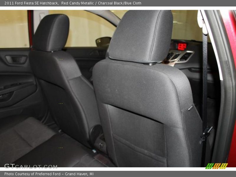 Red Candy Metallic / Charcoal Black/Blue Cloth 2011 Ford Fiesta SE Hatchback