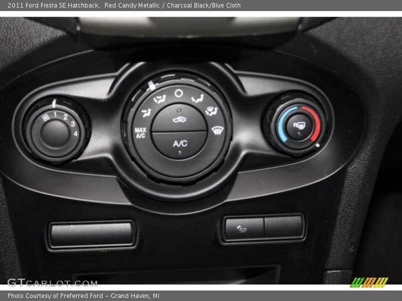 Red Candy Metallic / Charcoal Black/Blue Cloth 2011 Ford Fiesta SE Hatchback